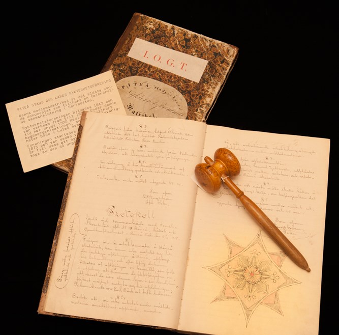 Protokollbok, medlemsmatrikel och ordförandeklubba från 1850-talet och 1920-talet